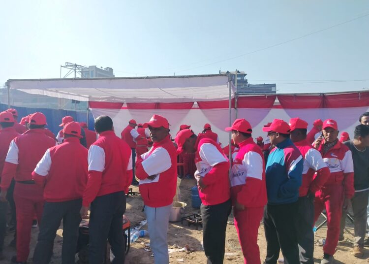 नेकपा एमालेको ११ औं राष्ट्रिय महाधिवेशनमा सहभागि हुन बिहानैदेखि बिभिन्न जिल्लाबाट आएका नेता, महाधिवेशन प्रतिनिधि एवं कार्यकर्ताको भीड