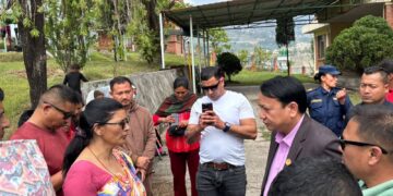 एमाले सचिव महेश बस्नेत र मन्त्री किरण थापाद्धारा सुकुम्वासीहरुको अबस्थाबारे चासो, मन्त्री थापाले निःशुल्क उपचार सेवा सुरु गरेको जानकारी